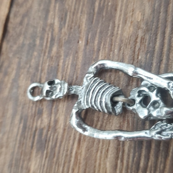 Skeleton spooky Gothic necklace‎ pendant Halloween 🎃 movie set prop - Picture 2 of 3